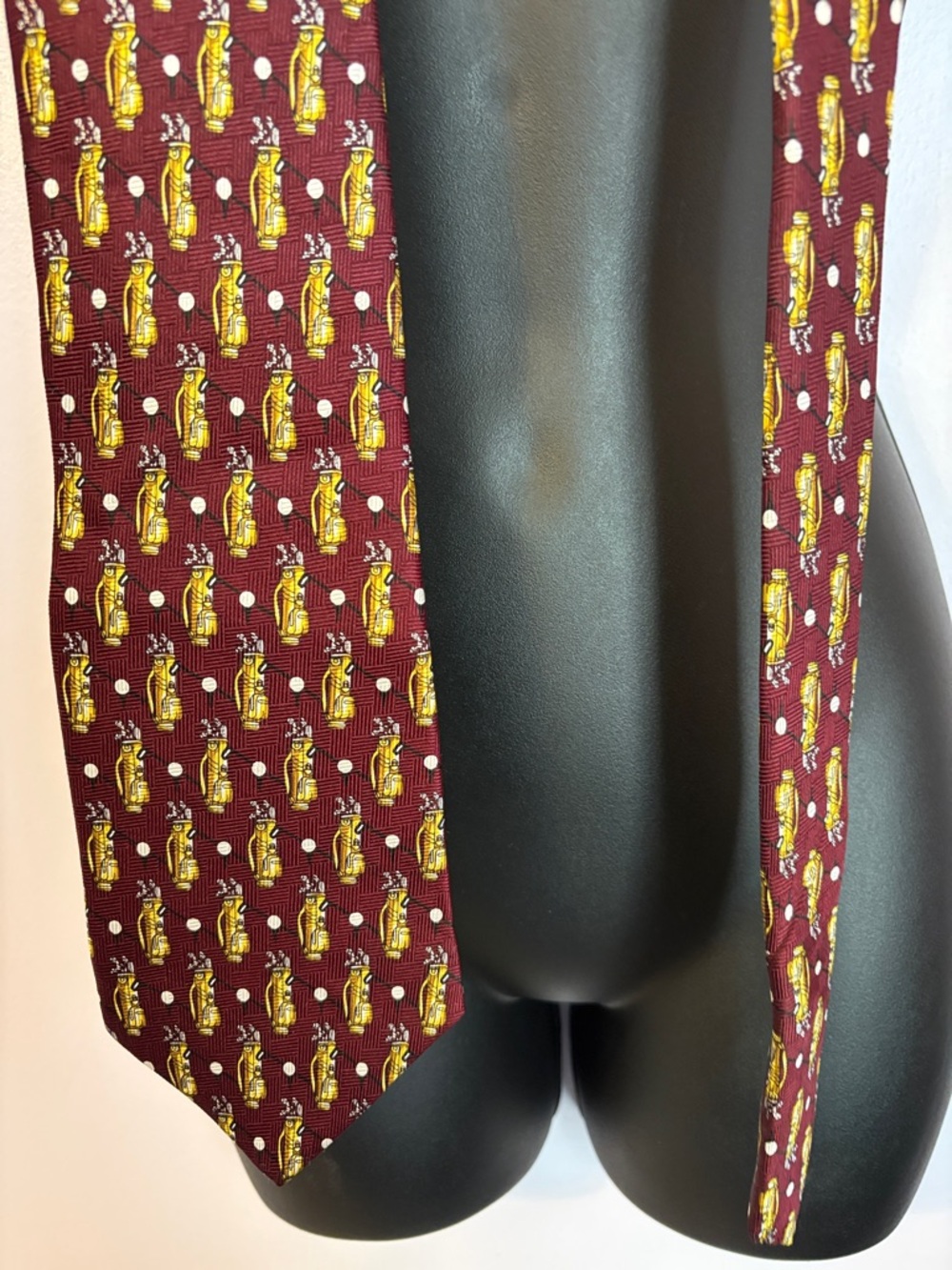 Novel-Ties by Roffe Maroon Golf Club Bag With Golf Ball Design Silk Necktie Tie
